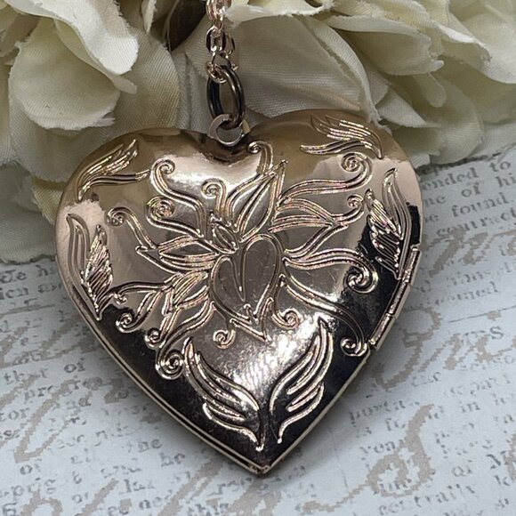 Cameo Black Red Love Rose Gothic Christmas Rose Gold Heart Locket Anniversary - Picture 8 of 12